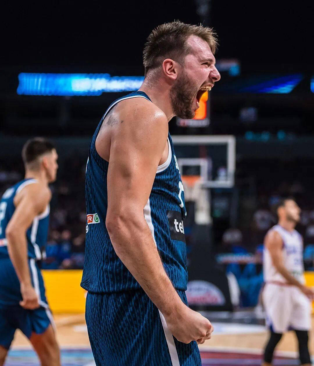 东契奇连续十五场比赛得分超过精彩发挥，中国队挑战极限！的简单介绍